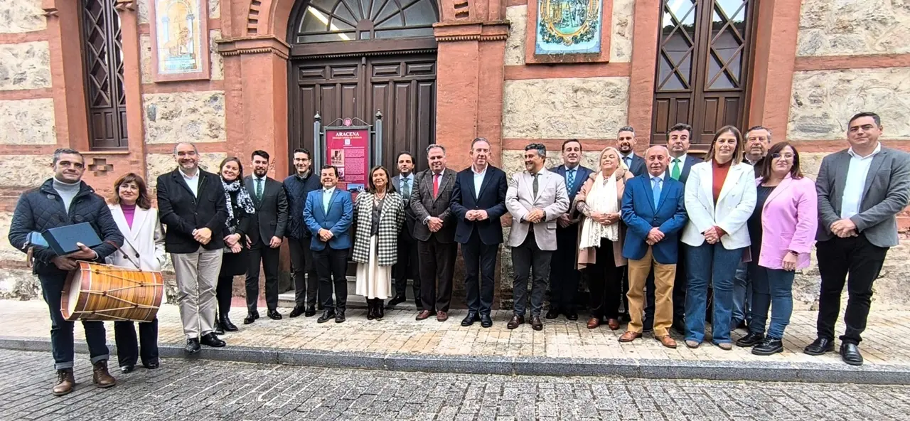 Autoridades posan en Aracena