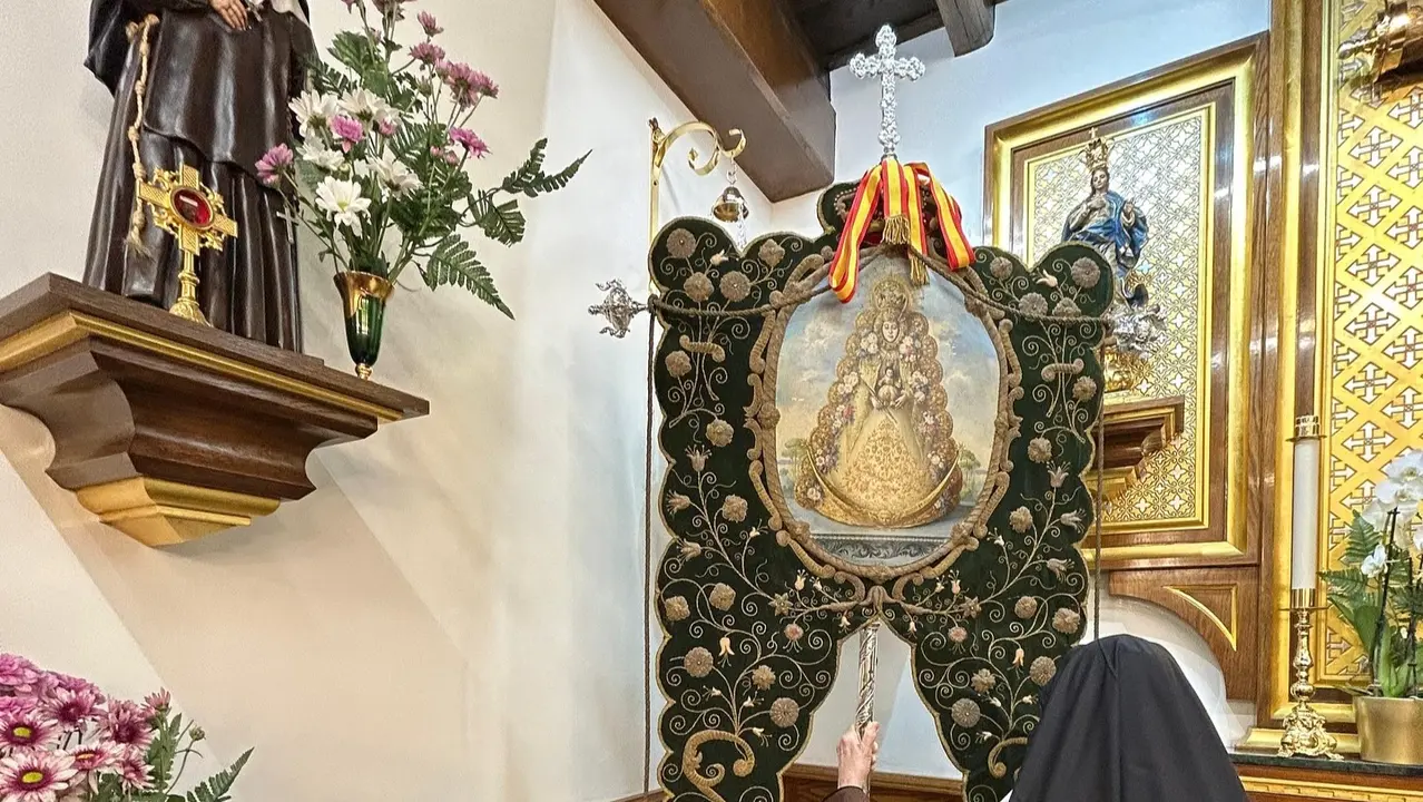 El Simpecado Verde de la Hermandad Matriz en la Casa de las Hermanas de la Cruz en Roma | Hermandad Matriz del Roc&iacute;o de Almonte