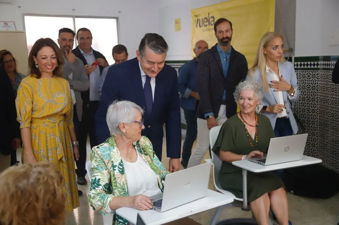 Antonio Sanz en un Punto Vuela Guadalinfo | Junta de Andaluc&iacute;a