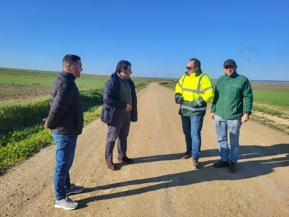 Visita de Y&oacute;rquez a las v&iacute;as pecuarias del Condado | Junta