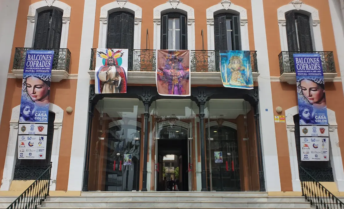 Iniciativa 'Balcones cofrades' en la Casa Col&oacute;n | Hermandad de la Borriquita