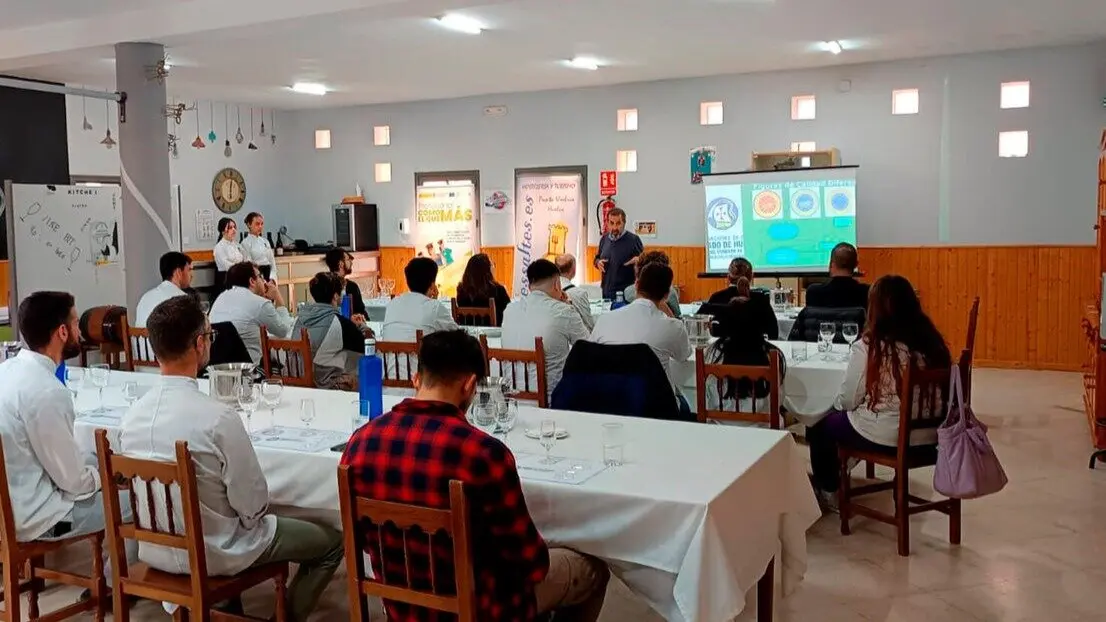 Taller de cata en el IES Salt&eacute;s de Punta Umbr&iacute;a. Fuente: Dop Condado de Huelva
