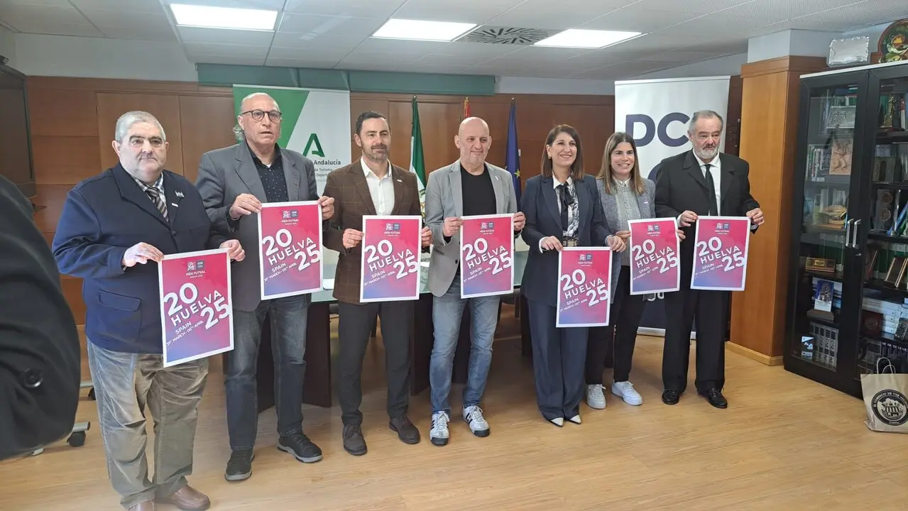Presentaci&oacute;n del cartel del Campeonato de Europa de F&uacute;tbol Sala para Sordos en Huelva. Fuente: Delegaci&oacute;n del Gobierno de la Junta de Andaluc&iacute;a en Huelva