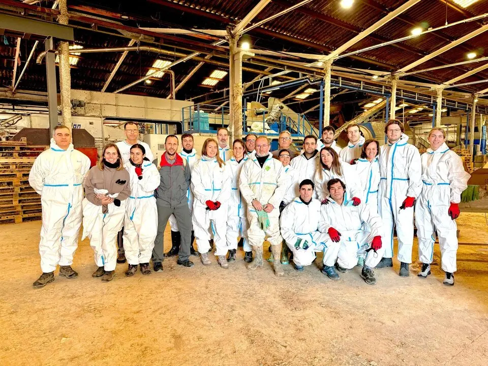 Trabajadores de Moeve y fundaci&oacute;n Moeve participan en el plan de voluntariado de ayuda por la DANA en Valencia