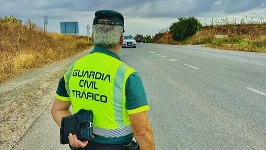 Agente de la Guardia Civil de tr&aacute;fico