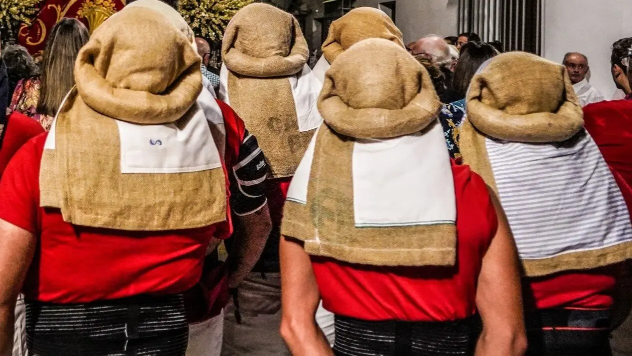 Costaleros. Imagen de archivo