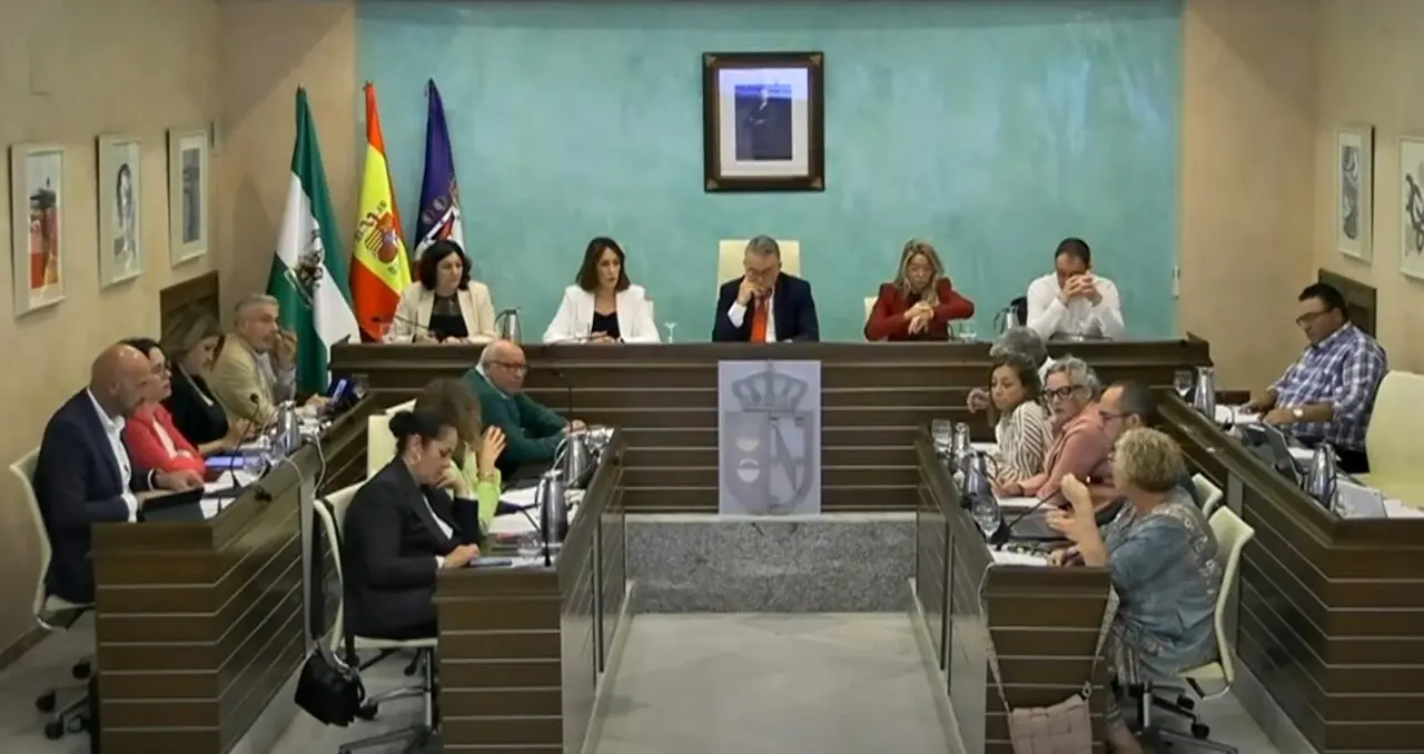 Un pleno reciente en el Ayuntamiento de Almonte