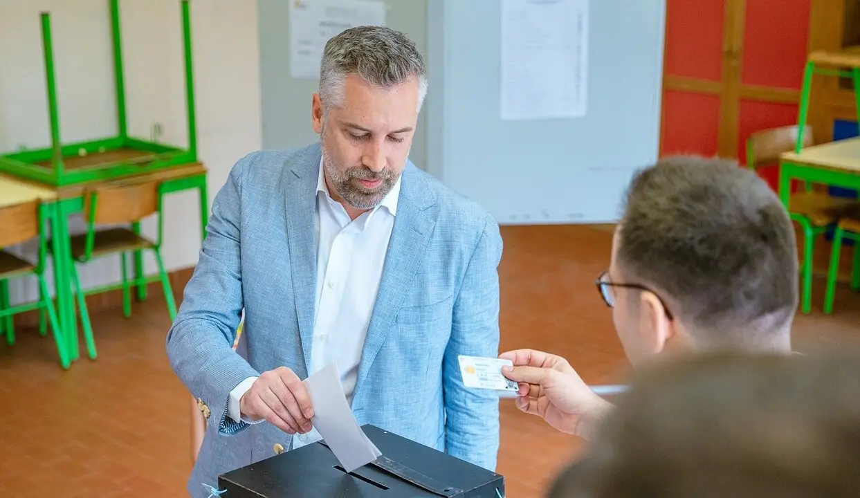 Pedro Nuno ejerce su derecho al voto