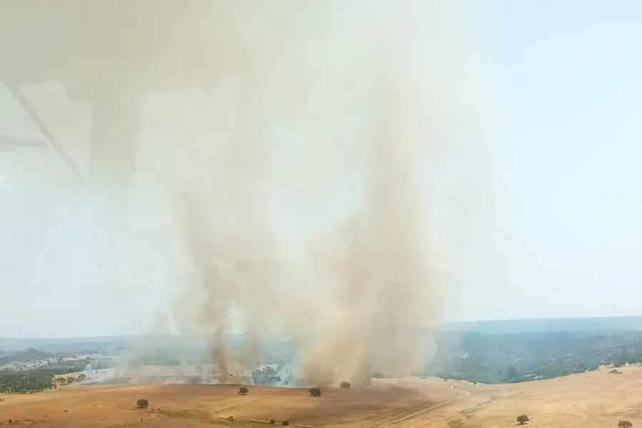 Incendio en Zalamea la Real