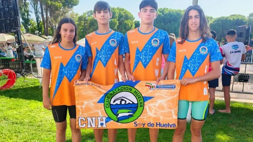 Equipo Club Nataci&oacute;n Huelva en Ciudad Real. Fuente: Club Nataci&oacute;n Huelva