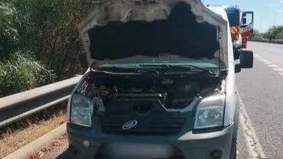 Incendio veh&iacute;culo en la A-49. Fuente: Sab Bomberos Huelva Provincia