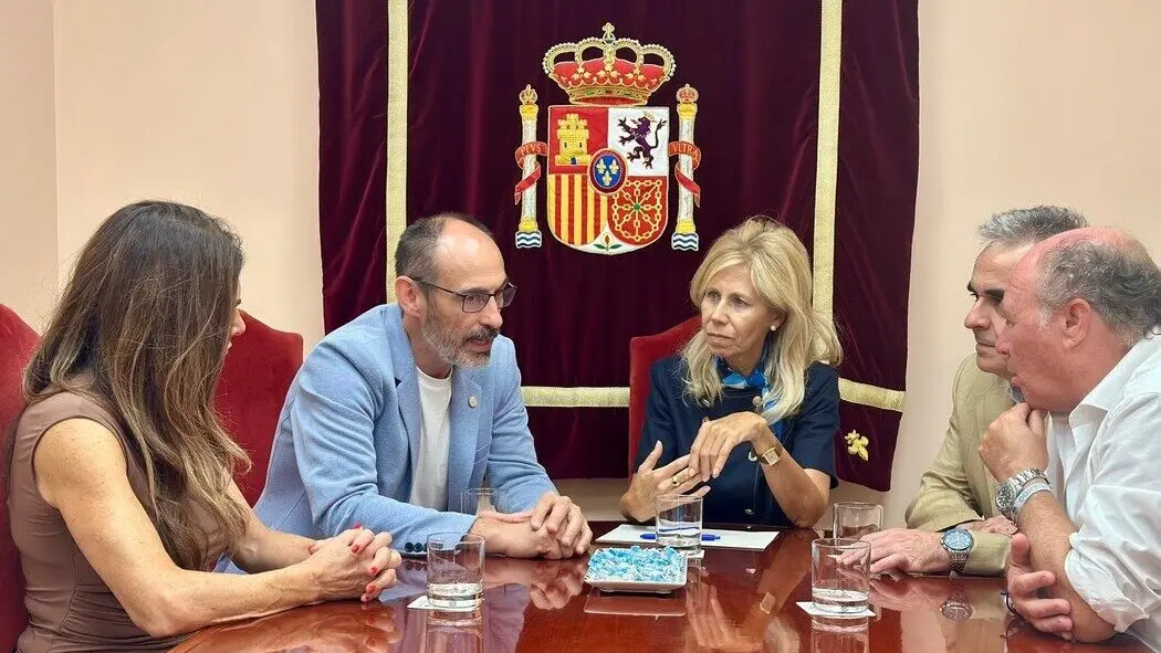 Reuni&oacute;n de la subdelagada del Gobierno y del nuevo rector de la UHU.