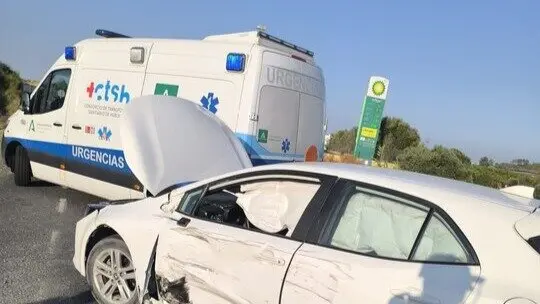 As&iacute; qued&oacute; el coche que choc&oacute; con la moto. Fuente: Sab Bomberos Huelva Provincia