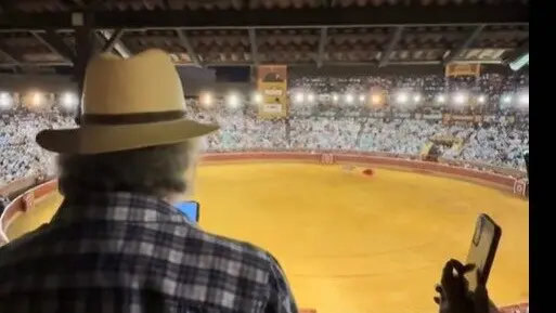 Mario Garrido canta un fandango en la corrida de David de Miranda. Fuente: Tiktok de Davidpm_2