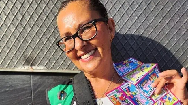 Cinta M&aacute;rquez vende 10 cupones con 35.000 euros cada uno. Fuente: ONCE