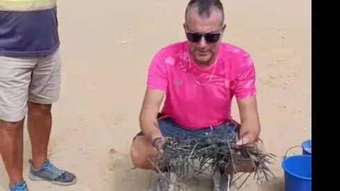 Miles de bridas en el aparcamiento del Pico del Loro en Mazag&oacute;n. Fuente: Tiktok de quique.bolsitas