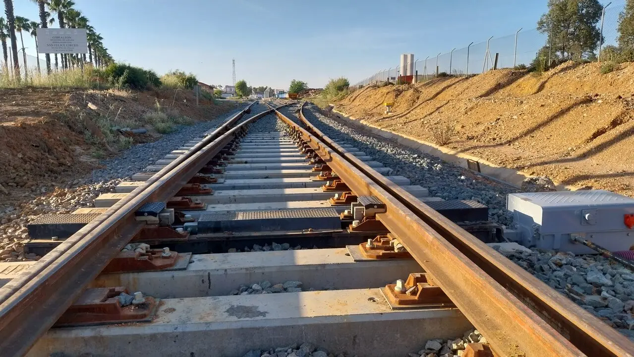 La l&iacute;nea Huelva-Zafra a su paso por Gibrale&oacute;n