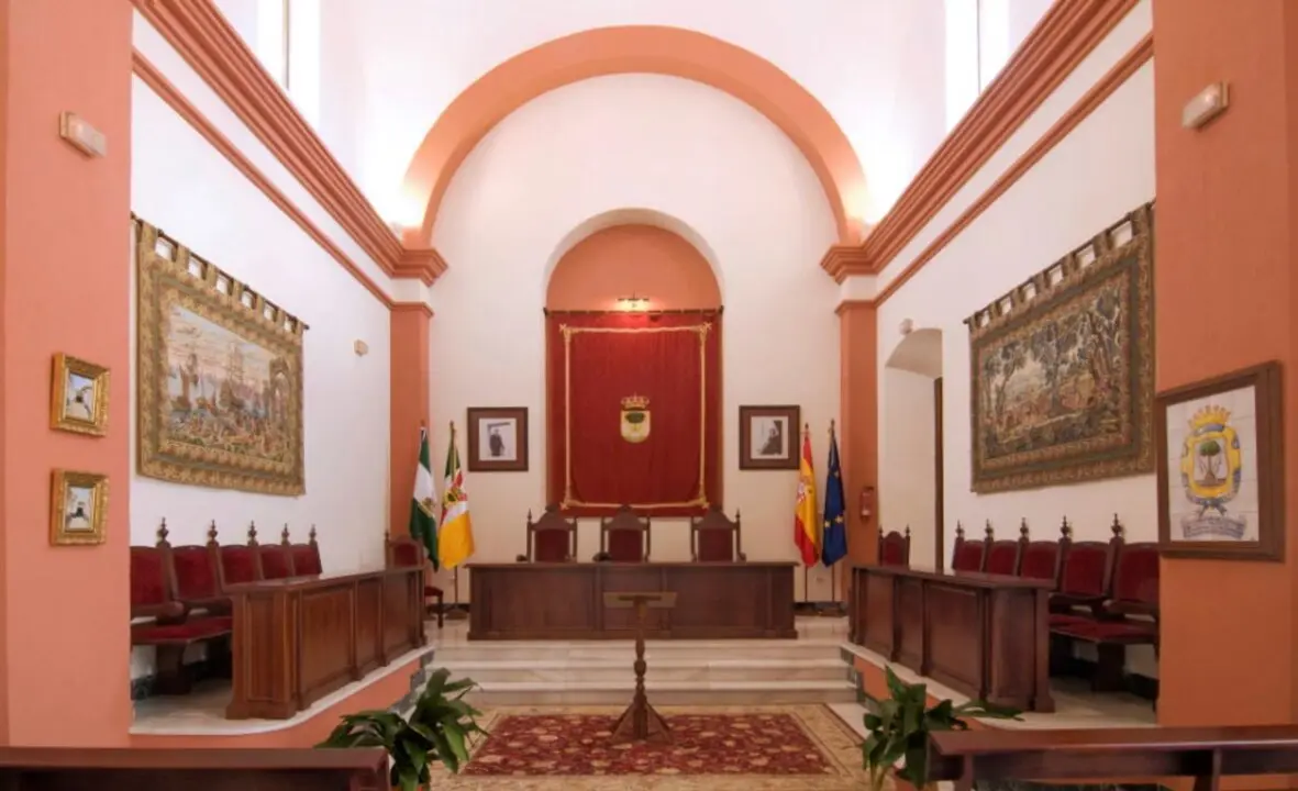 Sal&oacute;n de Plenos de Ayuntamiento de Manzanilla. Fuente: Ayuntamiento de Manzanilla
