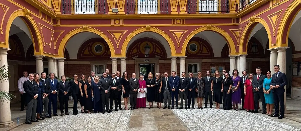 Alcaldesa con el Obispo, consejeras de Cultura y de Inclusi&oacute;n Social y otras autoridades