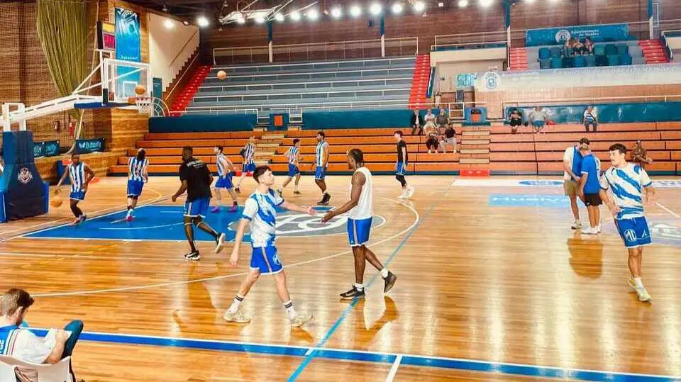 Huelva Comercio en un partido de pretemporada. Fuente: X Huelva Comercio