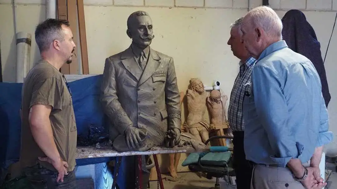 monumento en Palos reconoce a Honorio Cornejo, clave en el Vuelo del Plus Ultra. Fuente: Ayto. Palos