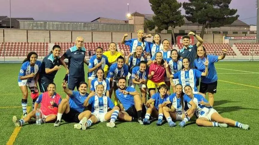 Sporting de Huelva celebrando el triunfo frente al Granada B. Fuente: X Sporting de Huelva