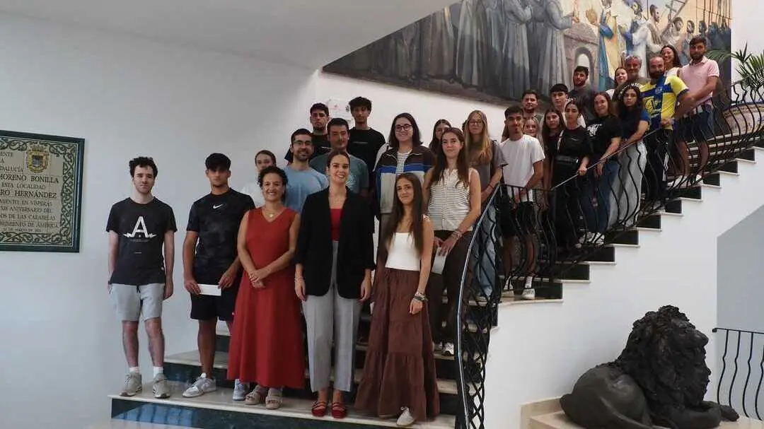 El Ayuntamiento de Palos entrega ayudas para carnet de conducir y para Erasmus. Fuente: Ayto. Palos