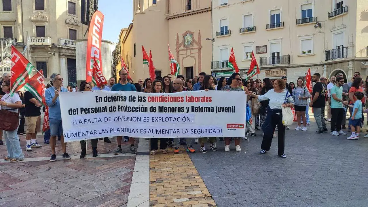 Concentraci&oacute;n en la Plaza de las Monjas, Huelva. Fuente: CCOO