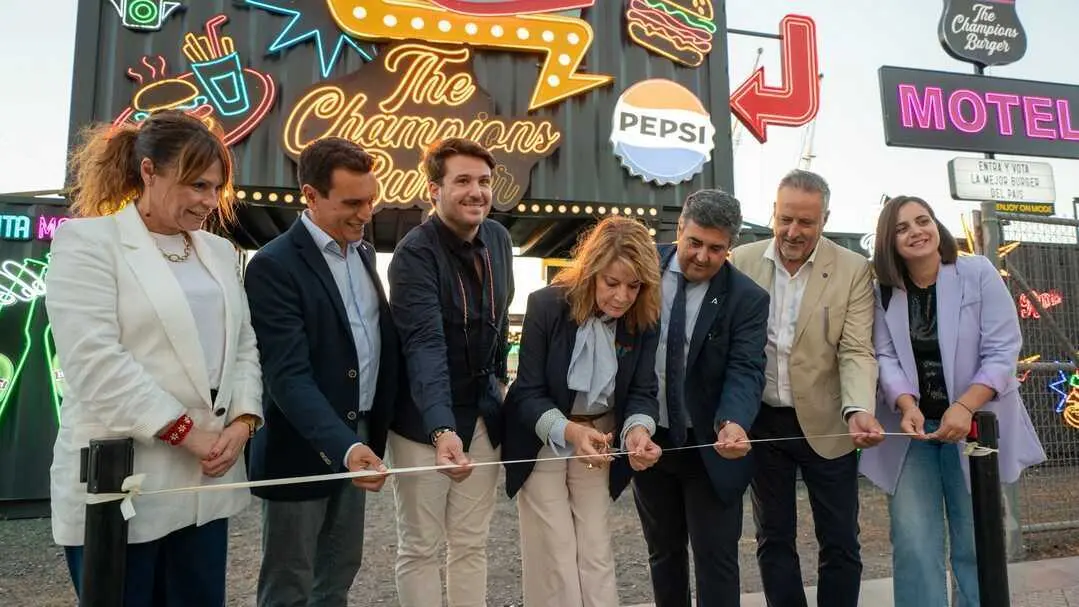 Inauguraci&oacute;n de The Champions Burguer en Huelva. Fuente: Ayto, Huelva