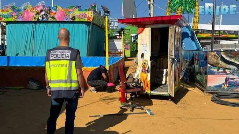Inspecci&oacute;n de la Polic&iacute;a Nacional en la feria. Fuente: Polic&iacute;a Nacional