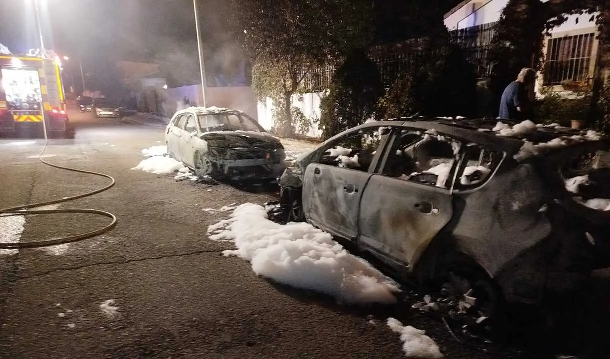 Dos coches afectados por los incendios
