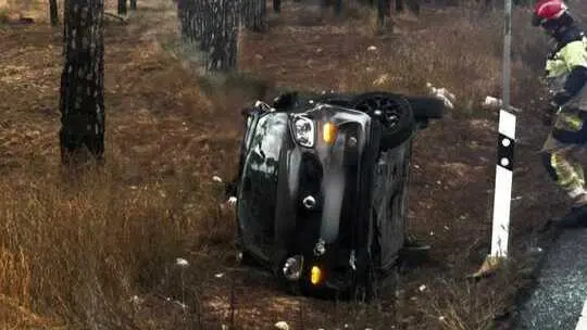 As&iacute; qued&oacute; el veh&iacute;culo tras el accidente. Fuente: Sab Bomberos Huelva Provincia