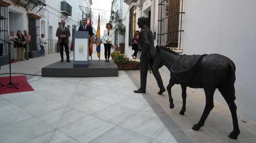 Inauguraci&oacute;n de la escultura &lsquo;Juan Ram&oacute;n y Platero&rsquo;. Fuente: Paco L&oacute;pez