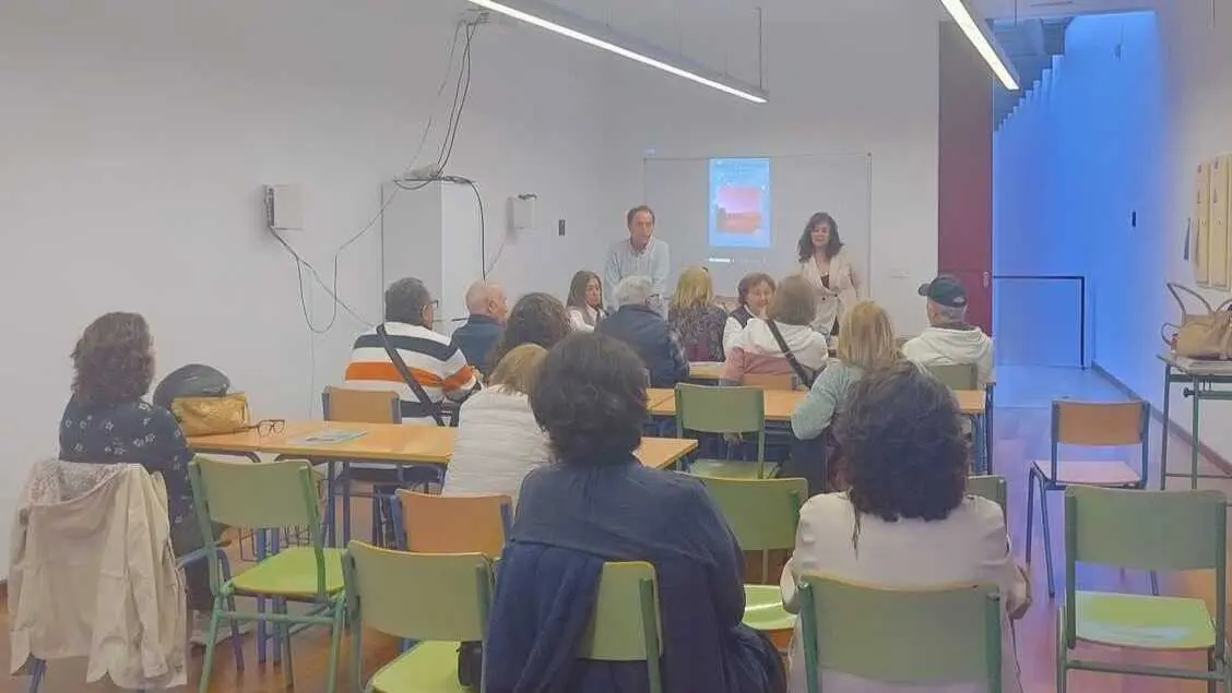 F&aacute;tima Javier y Miguel Mar&iacute;n acercan la historia de Ayamonte e Isla Cristina a escolares y adultos