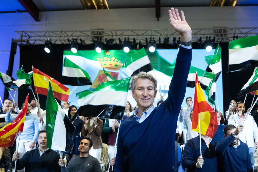 Feij&oacute;o saluda en un acto electoral en Extremadura