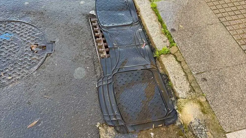 Imbornales tapados en Huelva. Fuente: X Aguas de Huelva