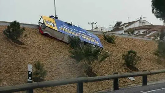 Carteles de supermercados tras el paso de la borrasca Kristin en Palos