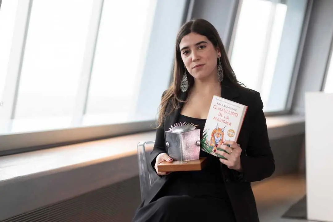 Las ganadoras del Premio Edeb&eacute; Literatura Juvenil, May R Ayamonte y Premio Edeb&eacute; Literatura Infantil, Paloma Bordons respectivamente el d&iacute;a en que el el Premio Edeb&eacute; de Literatura Infantil y Juvenil llega a su 34&ordf; edici&oacute;n.  260205MP  PREMIOS EDUCACION CULTURA  05 02 2026  BARCELONA  FOTO: MARTA PEREZ