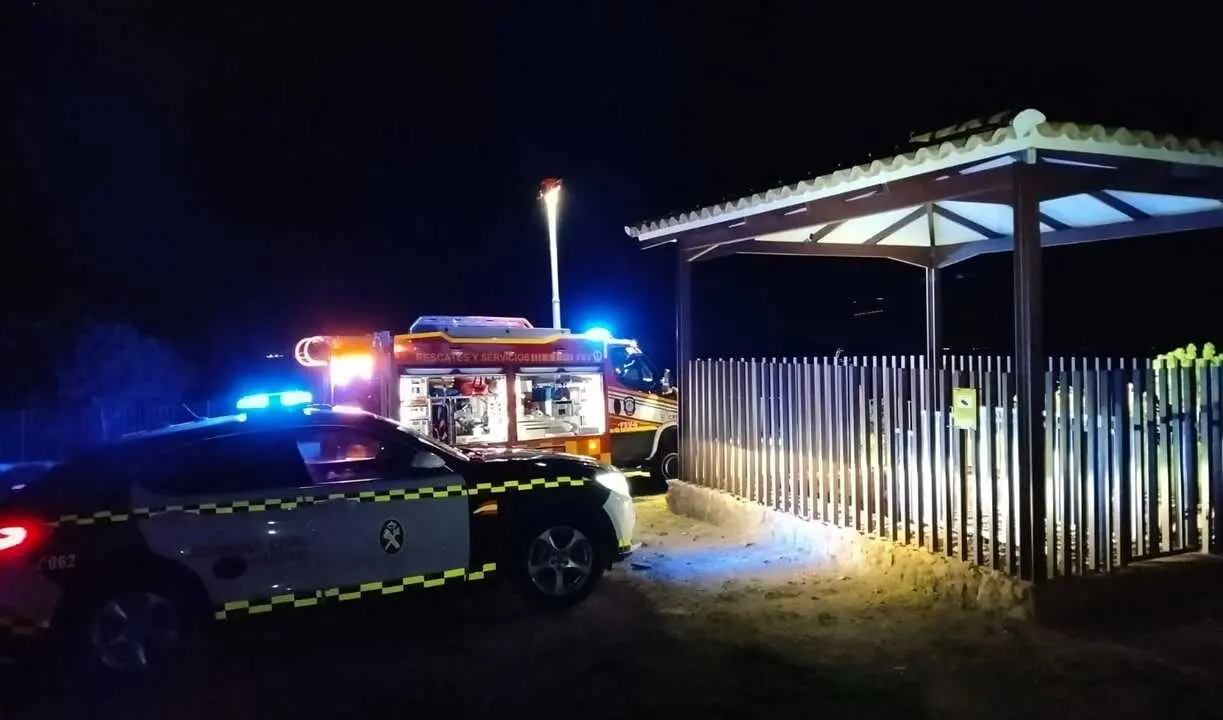 Bomberos y Guardia Civil en el lugar del suceso