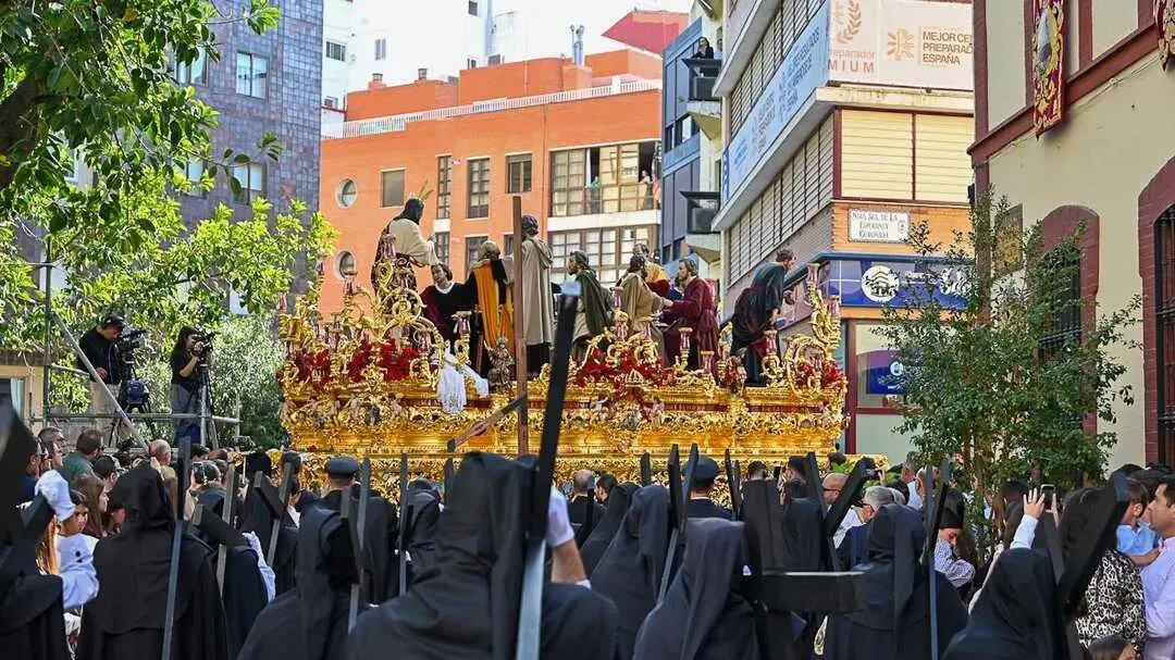El Sant&iacute;simo Cristo del Amor en la Plaza Ni&ntilde;a. Fuente: Sa&uacute;l Garc&iacute;a