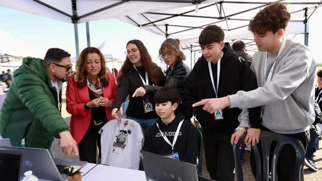 Alumnos participantes en el lanzamiento de minisat&eacute;lites del programa CanSat. Fuente: Junta de Andaluc&iacute;a