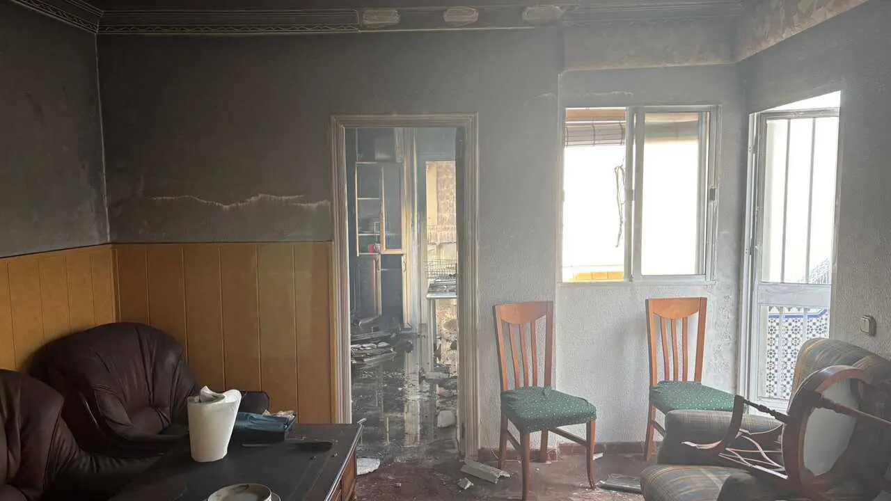 As&iacute; qued&oacute; el interior de la casa. Fuente: Facebook Sab Bomberos Huelva Provincia