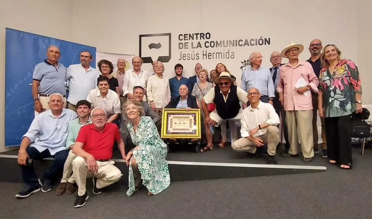 Vicente Quiroga recibe el gran homenaje del periodismo de Huelva