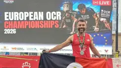 El ayamontino V&iacute;ctor Costa Concepci&oacute;n, celebra su subcampeonato de Europa de Carreras de Obst&aacute;culos