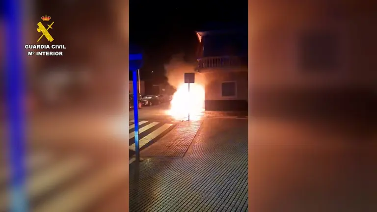 As&iacute; se incendi&oacute; el coche en Punta Umbr&iacute;a