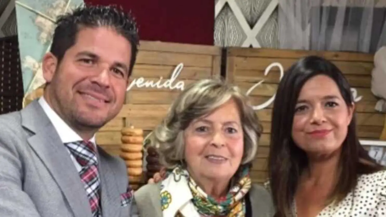 Fidel S&aacute;enz junto a su madre. Fuente: Instagram Fidel