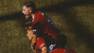 Jugadores del Recre celebran la victoria