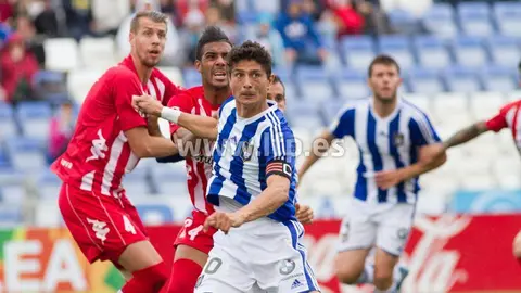 Jes&uacute;s V&aacute;zquez, en una acci&oacute;n en un partido contra el Girona en Segunda Divisi&oacute;n. Fuente: Imagen de archivo