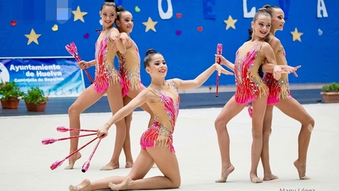 Gimnastas del Club R&iacute;tmico Colombino.