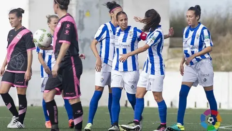 Jugadoras del Cajasol Sporting celebrando un gol.